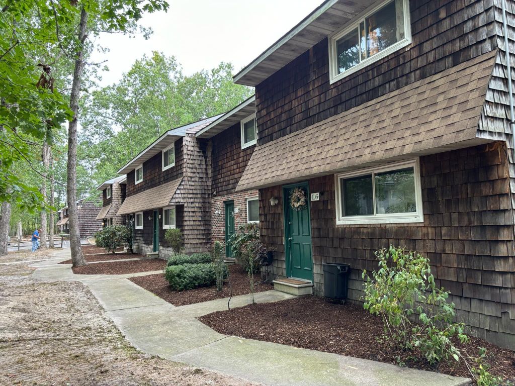 Commercial property landscape maintenance — mulch and shrub care South Jersey
